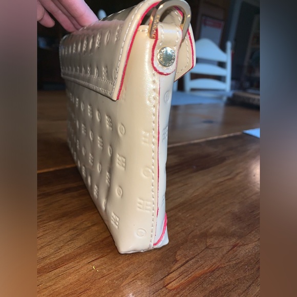 Arcadia patent leather clutch. - Picture 6 of 11